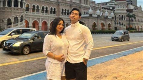 brondong dan tante|Anisa Bahar Dilamar Brondong Beda Usia 19 Tahun,。